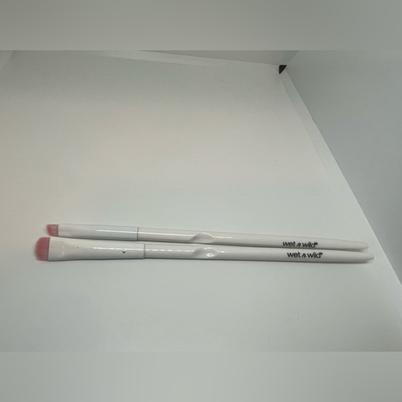 Laura Lee Party Animal Eyeshadow Palette & Wet n Wild Angled & Smoky Liner Brush - Picture 4 of 10